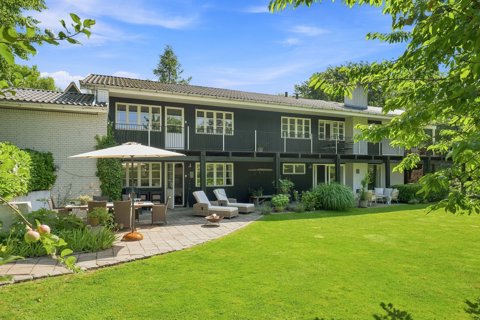 Lys, rummelig og virkelig vellykket villa i Nørredamskvarteret